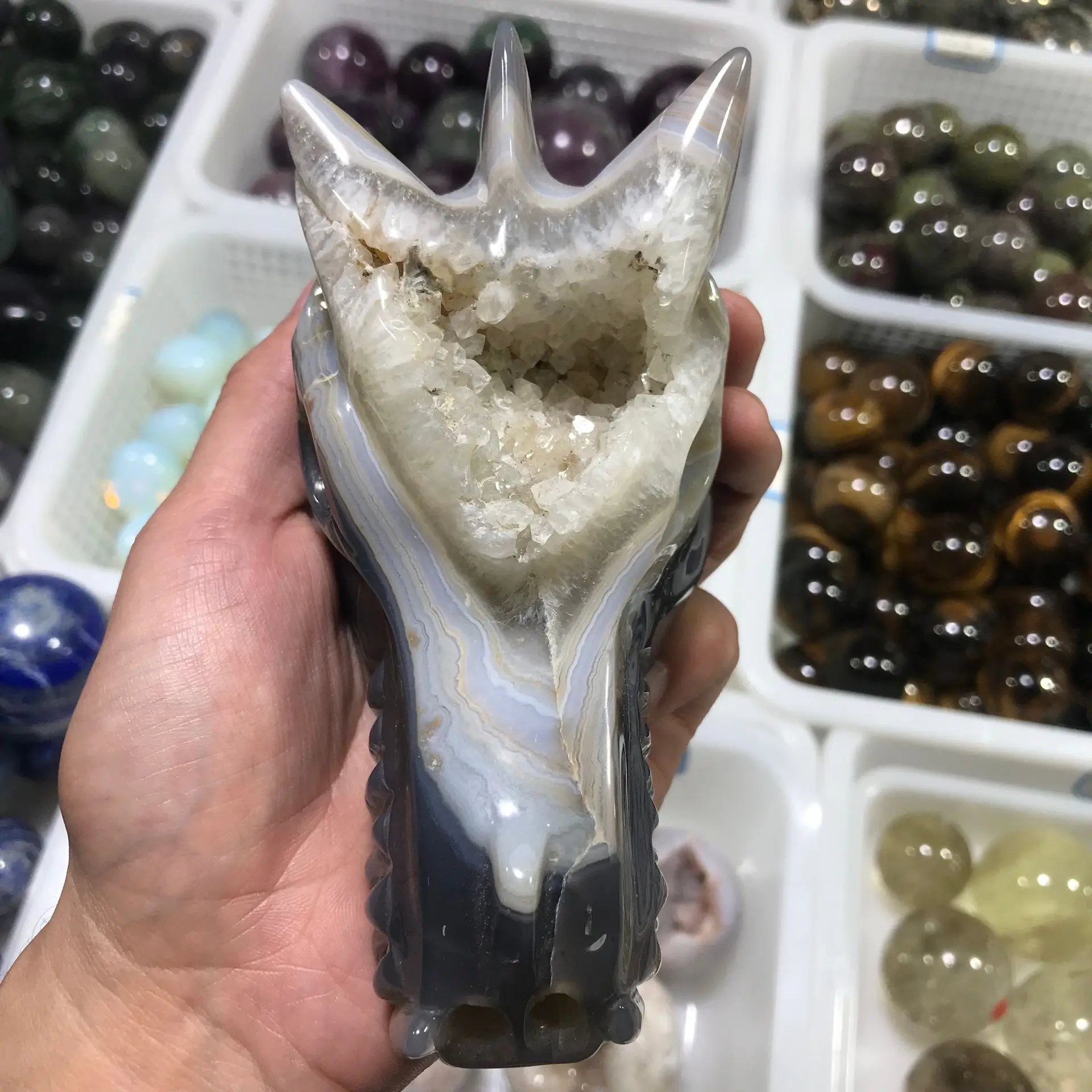 

AGATE DRAGON HEAD, CRYSTAL HOLE AGATE WITH STRONG STRENGTH HEALING STONE, NATURAL STONES AND MINERALS QUARTZ STONE