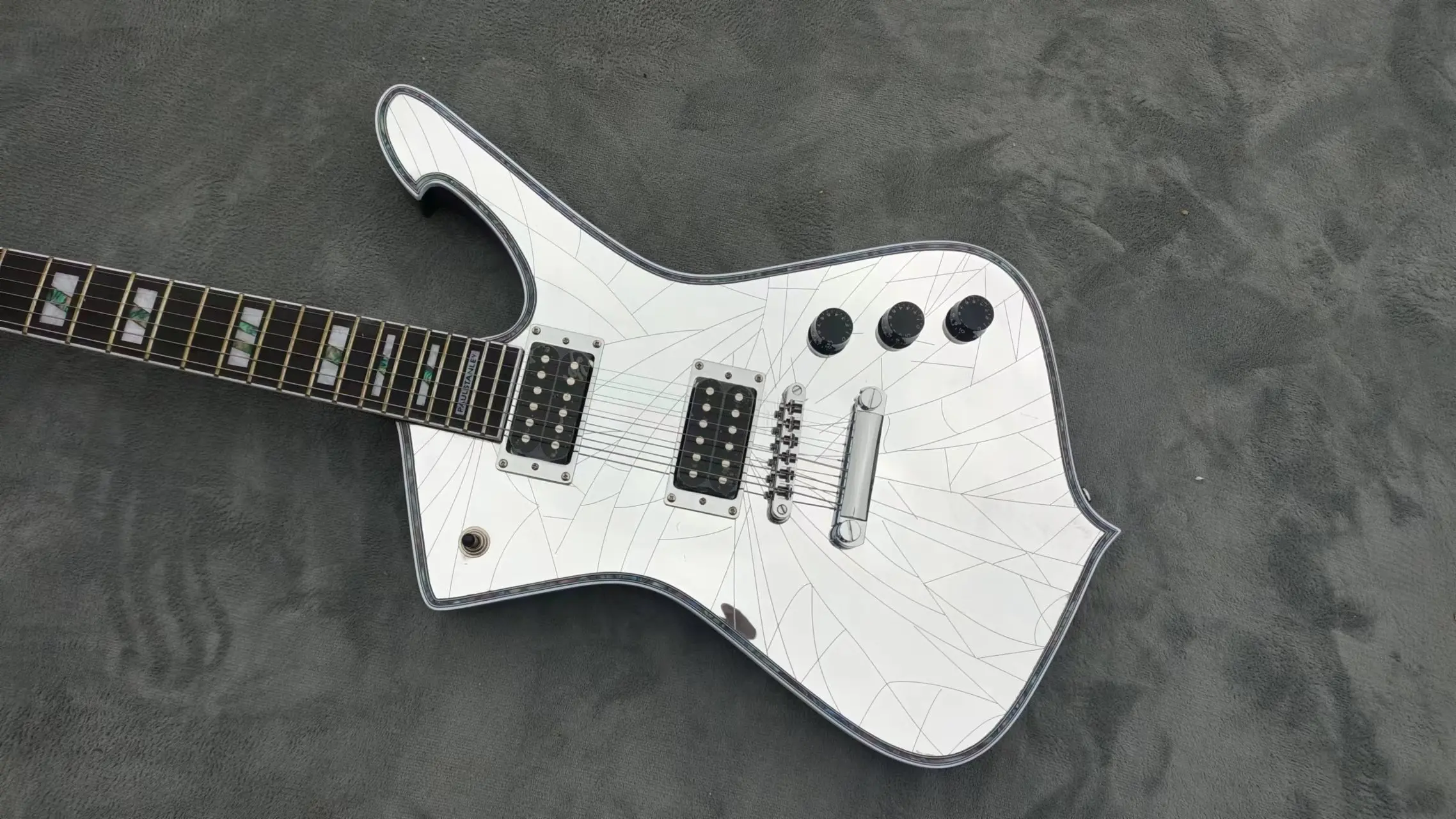

Firehawk profiled white broken mirror, STM PAUL STANLY signature electric guitar, double open cartridge, LP bridge metal white p