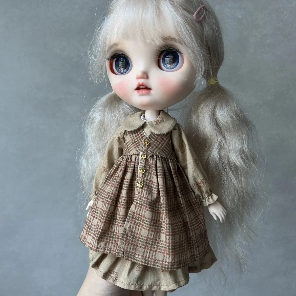 

Кукольная одежда ICY DBS Blyth 30 см, 1/6, OB24 Azone, в британском стиле страны, коричневый, с длинными рукавами, воротник Питера Пэна, длинное клетчатое платье, кукла