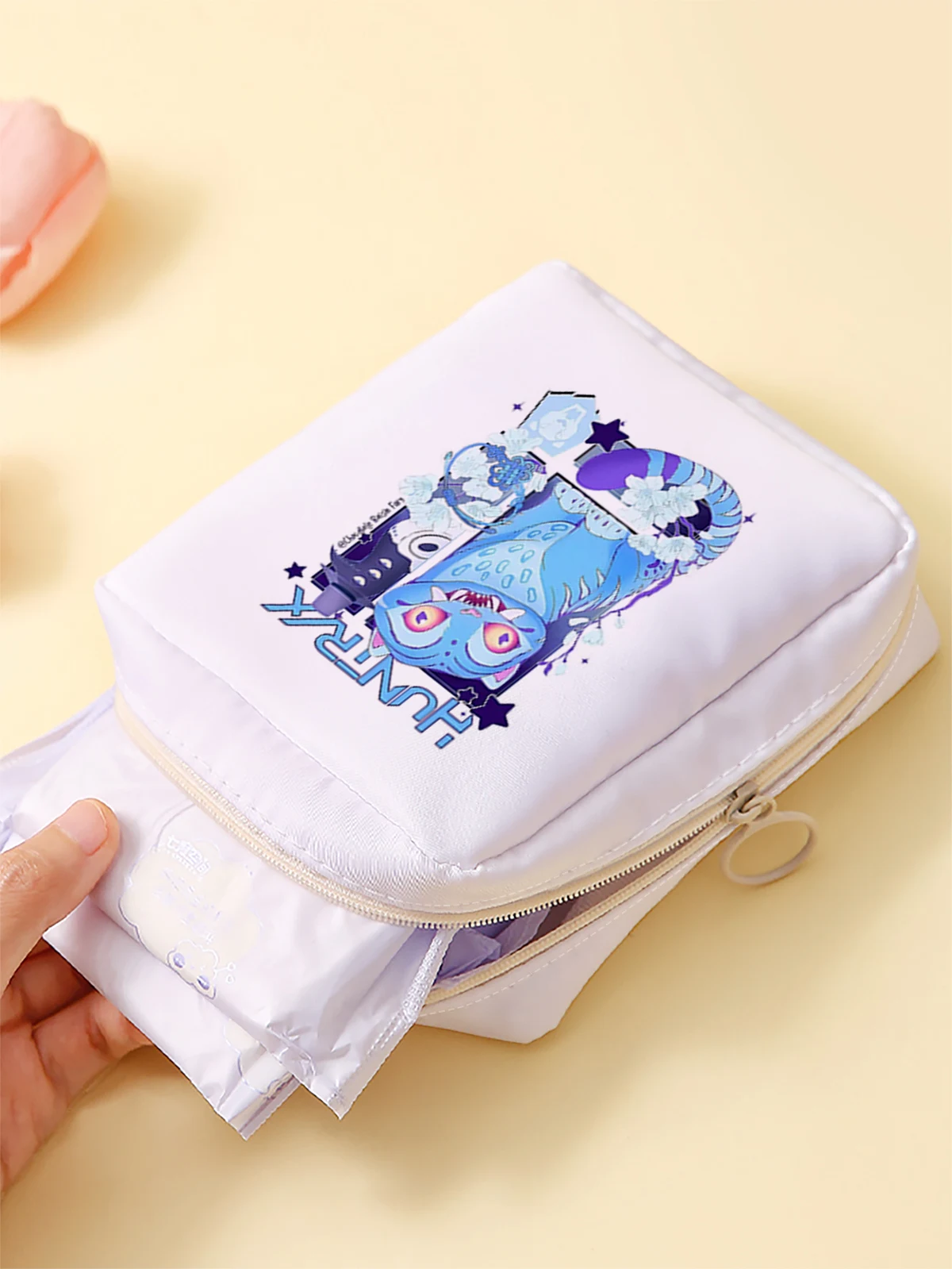 Cartoon pattern printed sanitary napkin storage bag, women's lightweight tissue bag, sanitary tissue bag