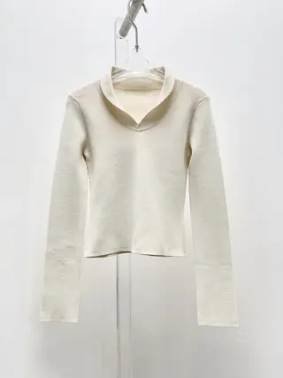 

2023 Everything goes with a knitted top