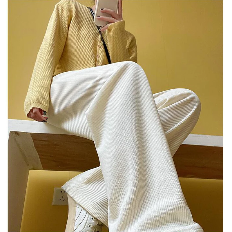 Рисунок 3 - Брюки женские с широкими штанинами