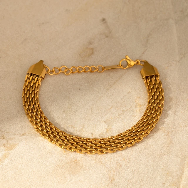 Buy Gold Chain Bracelet | Stylish & Elegant | CaratLane