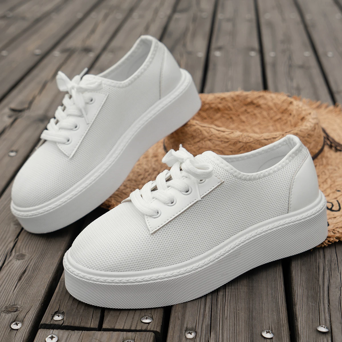 New Mesh Breathable Sneakers Women Thick Bottom Non-Slip Vulcanize Shoes Woman Plus Size Lace Up Casual Shoes Platform Shoes