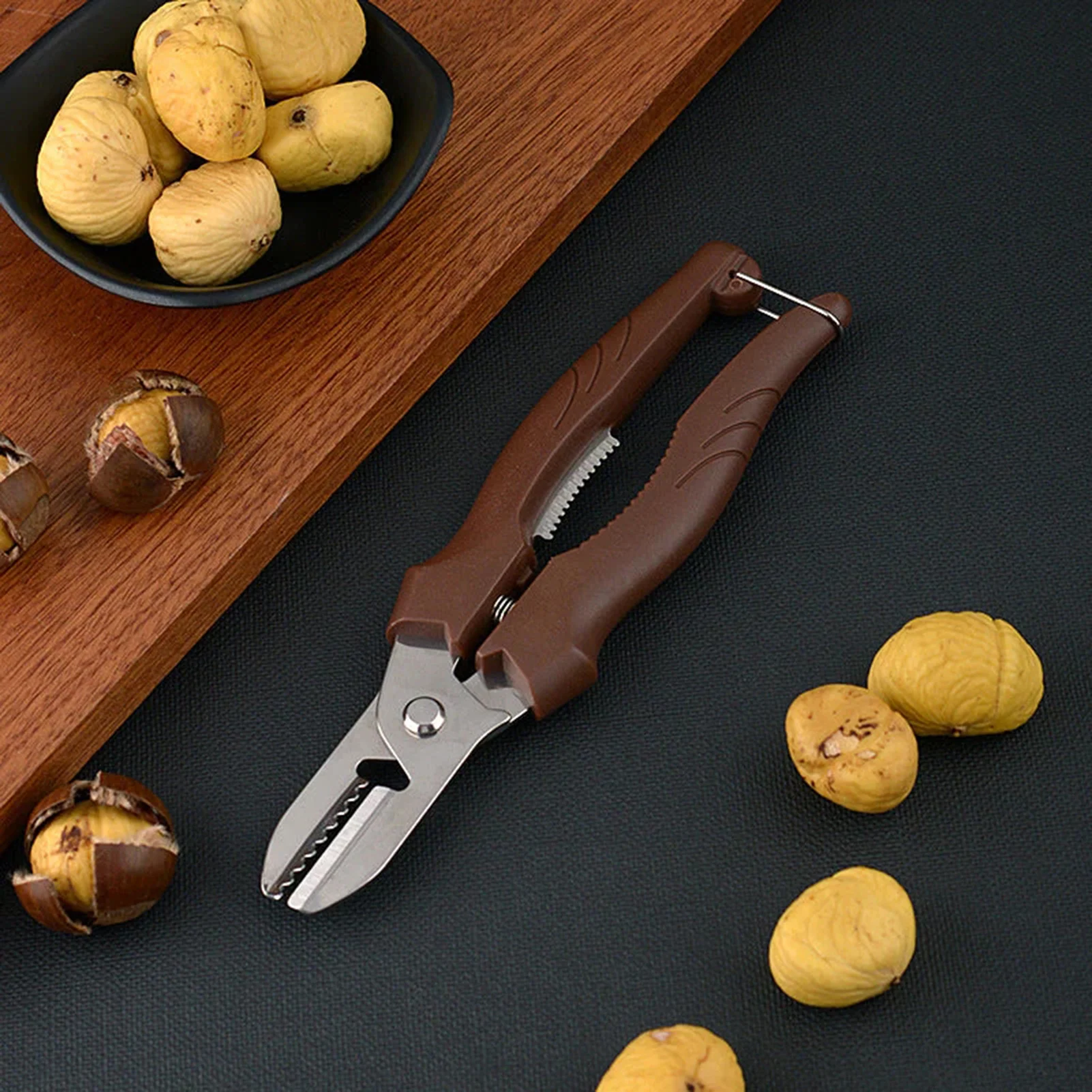 

Chest-nut Shell Opener With Storage Lock Non-Slip Handle Durable Nuts Opener For Pecan Almonds