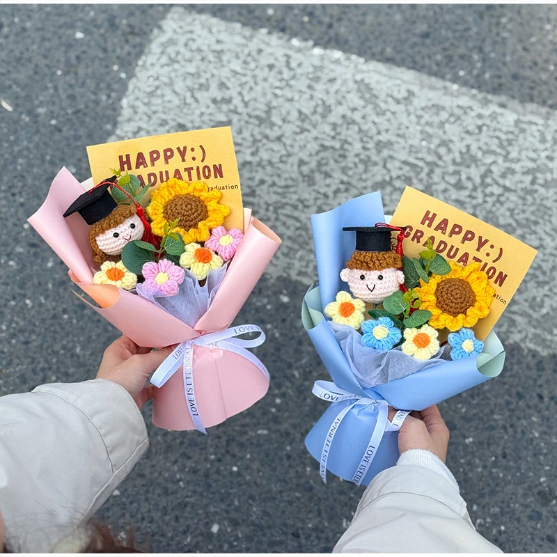 Gehäkelter Abschlussstrauß Handgemachtes Geschenk für die Jahrgangsklasse 2026 Gestrickter Puppen-Sonnenblumenstrauß Geburtstagsgeschenke für Jungen und Mädchen – Detail 11