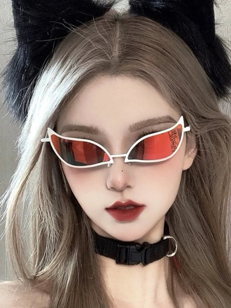 Donquixote PVC Sonnenbrille Doflamingo Cosplay Brille Anime Cat Eye Sonnenbrille für Frauen Männer Lustiges Weihnachtsgeschenk Party Requisiten – Detail 1