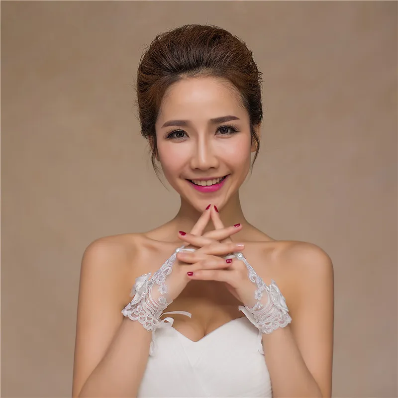 Elegan Lace Short Bridal Gloves Inlaid Rhinestone Bowknot Slim Bridal Fingerless Gloves White Ivory Wedding Gown Accessories