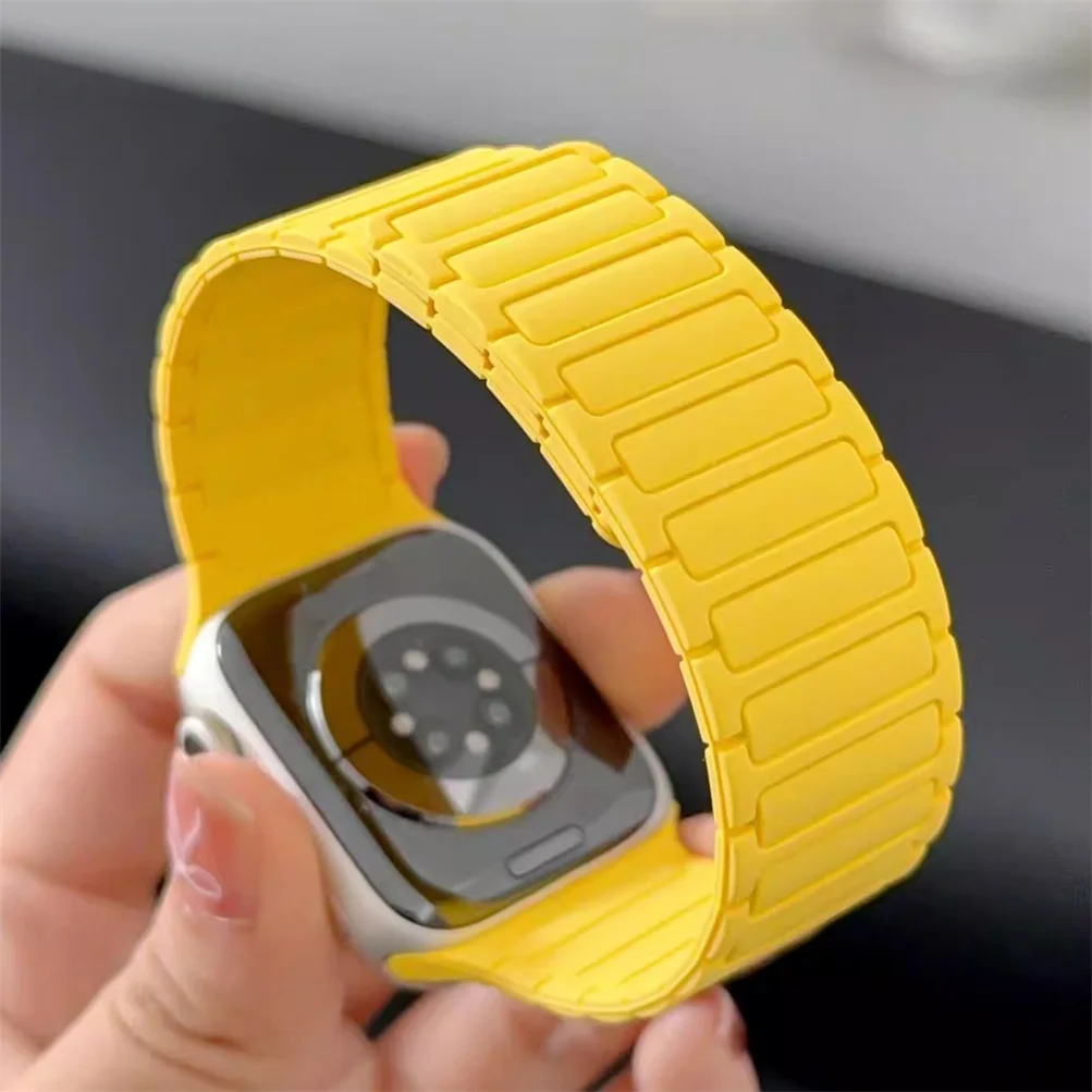 Magnetic Silicone Strap for Smartwatches - Stylish and Durable Design