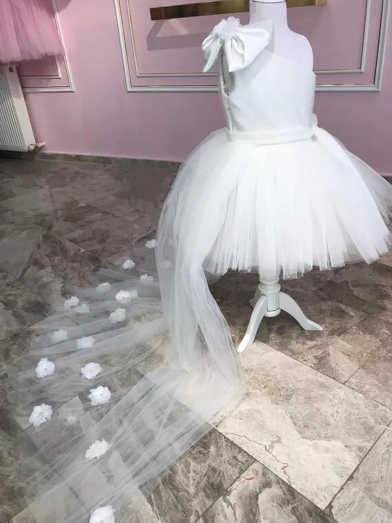 

White Flower Girl Dress for Wedding Princess Birthday Party Dress First Communion Gown with Long Train