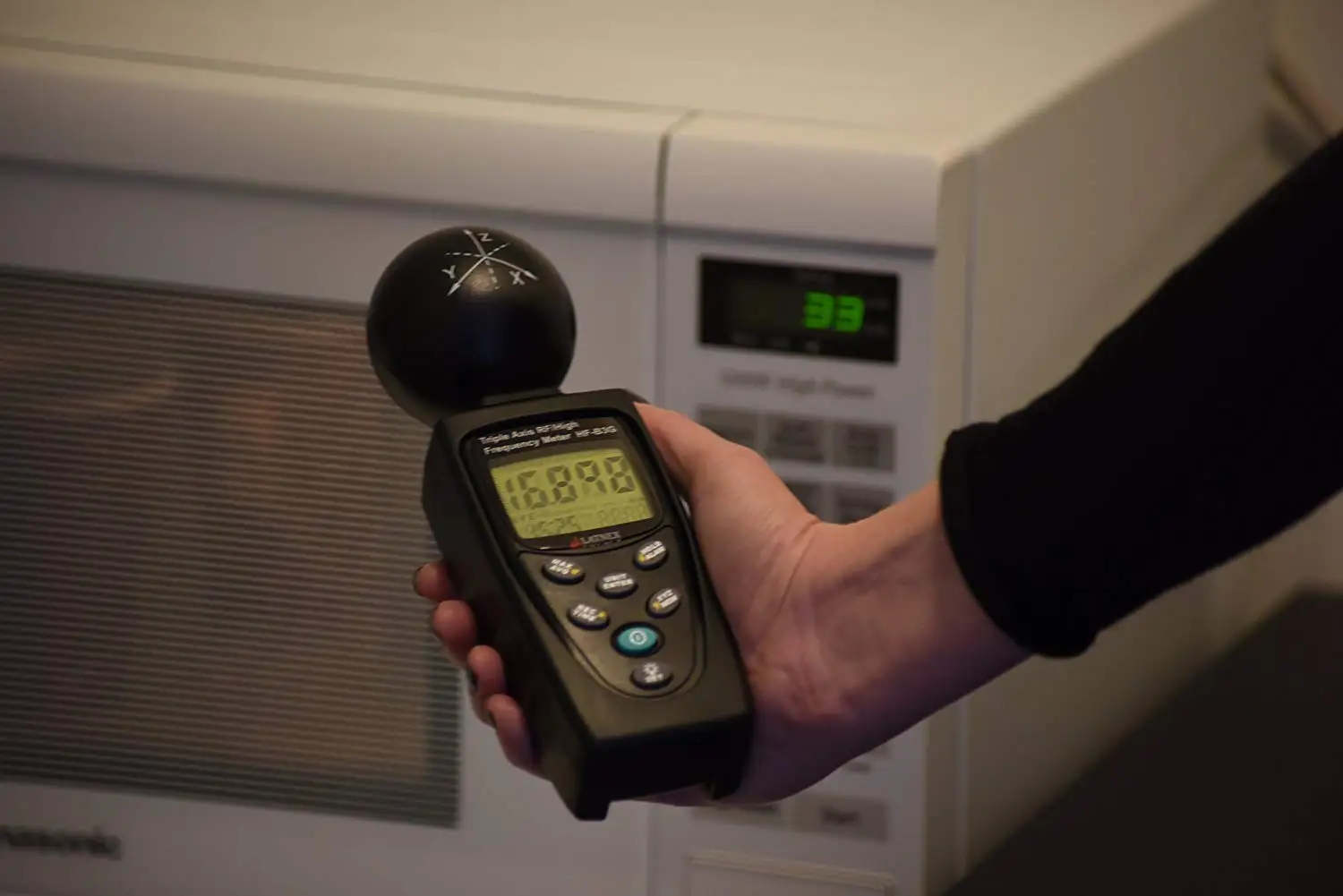 Triple Axis HF RF Analyzer and Detector Calibrated Measuring Emissions from Cell Phones