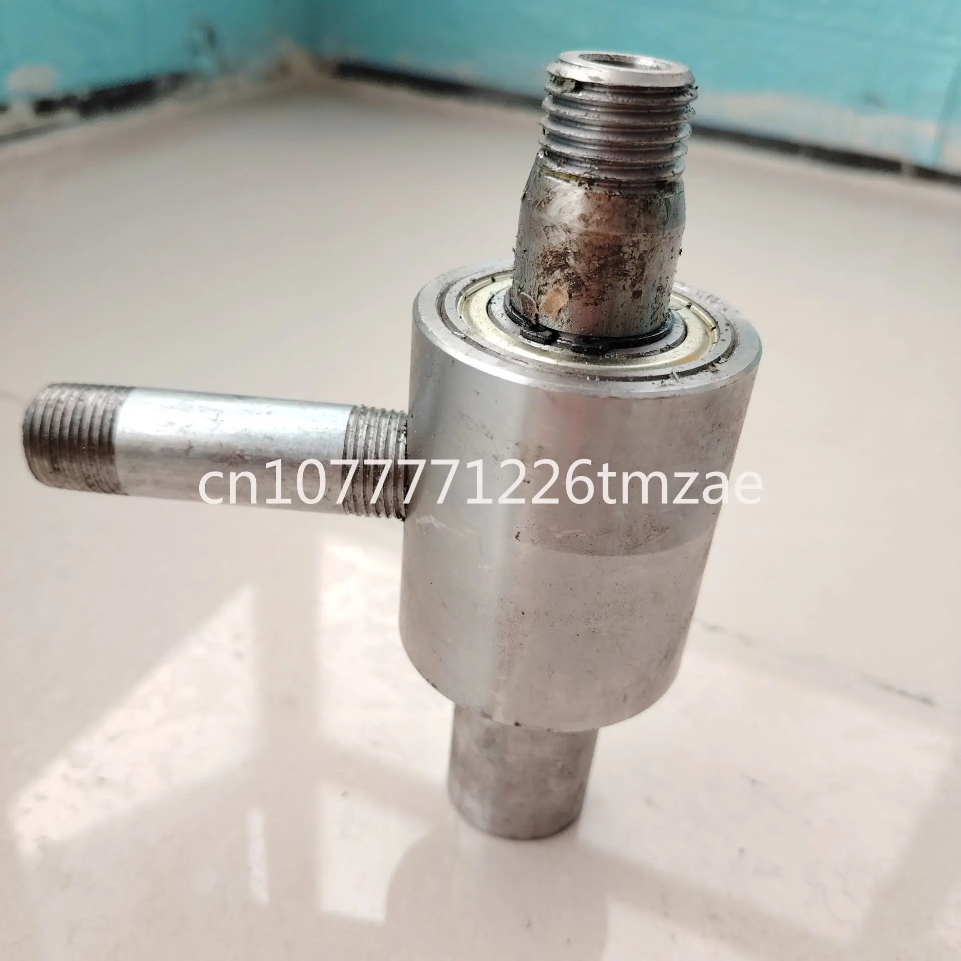 

The Pipeliner water injector can be connected to 4 points of a pipe or hose, with a 12mm drilling water injector