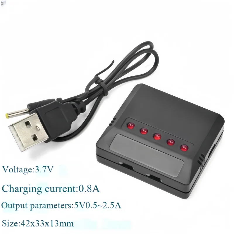 Chargeur USB multiport pour drone RC avec câbles JST, Futaba et Air branchés sur une batterie de drone.