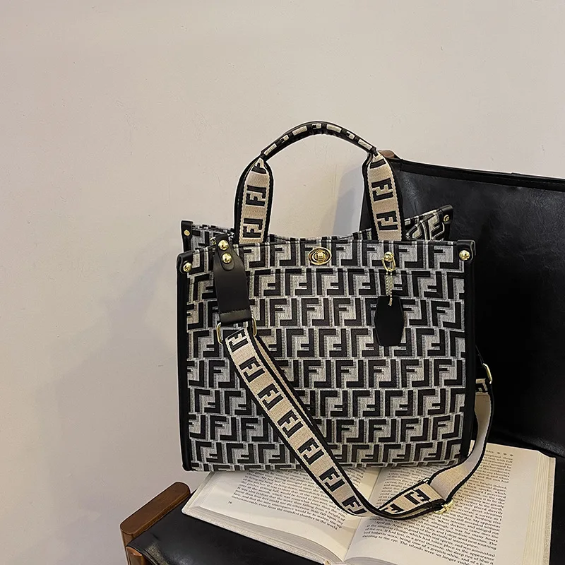 Spring Personality Leisure Luxury Design Single Shoulder Crossbody Bag for Commuter shoulder bag lady messenger bag