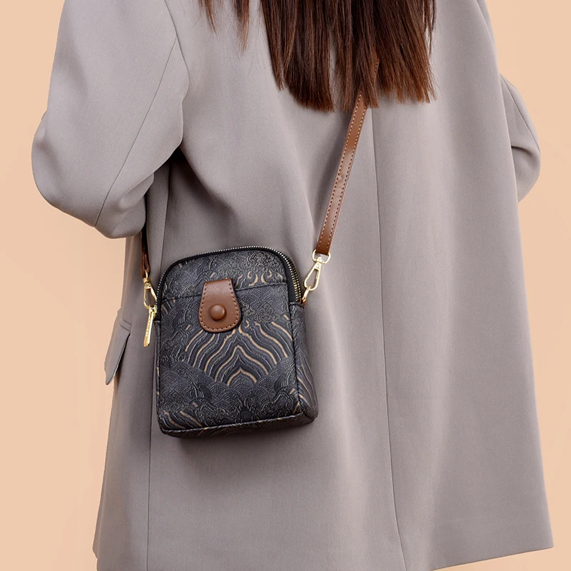 New Embroidery Fashion Small Crossbody Bags Women Underarm bag Shoulder Messenger Bags Girls Handbag Phone Purse Zipper wallet