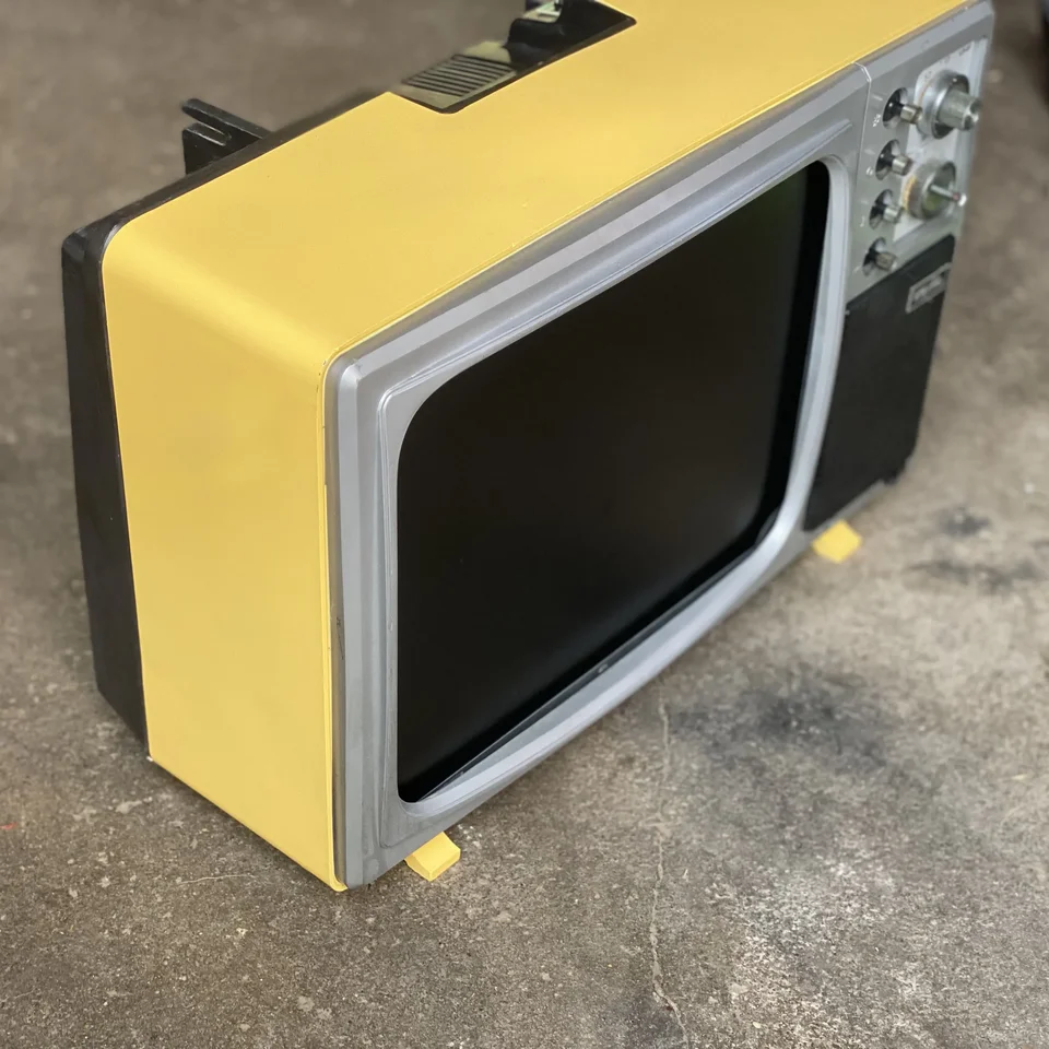 향수를 불러일으키는 레트로 올드 TV 세트 wa080