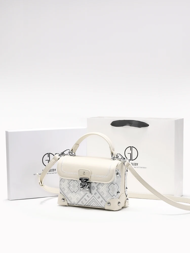 تصميمات جديدة وعصرية فاخرة لحقائب اليد لعام 2025،...