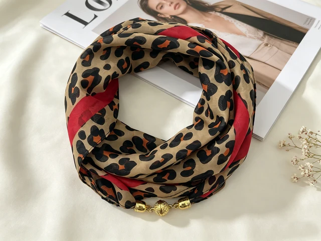 Écharpe à boucle magnétique imprimée léopard, écharpe carrée fine en mousseline de 60 cm, écharpe décorative à fixation rapide et facile à porter 2 Écharpe à boucle magnétique imprimée léopard, écharpe carrée fine en mousseline de 60 cm, écharpe décorative à fixation rapide et facile à porter 2