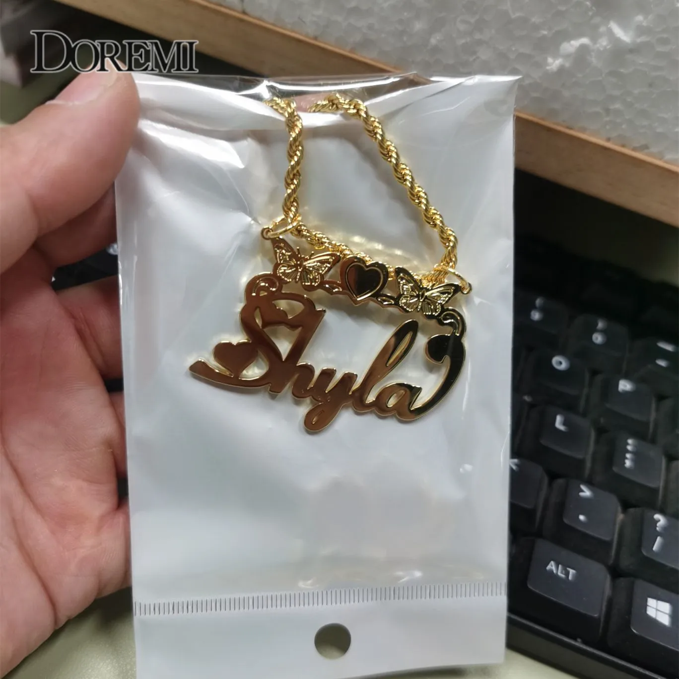 Рисунок 6 - Кубинская цепочка с кулоном-бабочкой