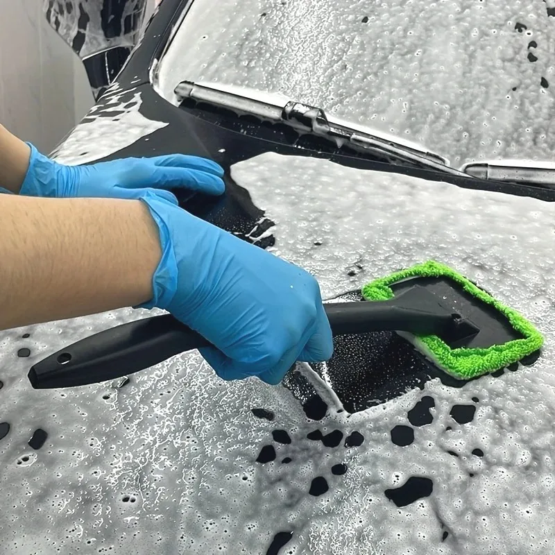 Gants nitrile jetables bleus taille L, déployés à plat avec texture antidérapante visible.