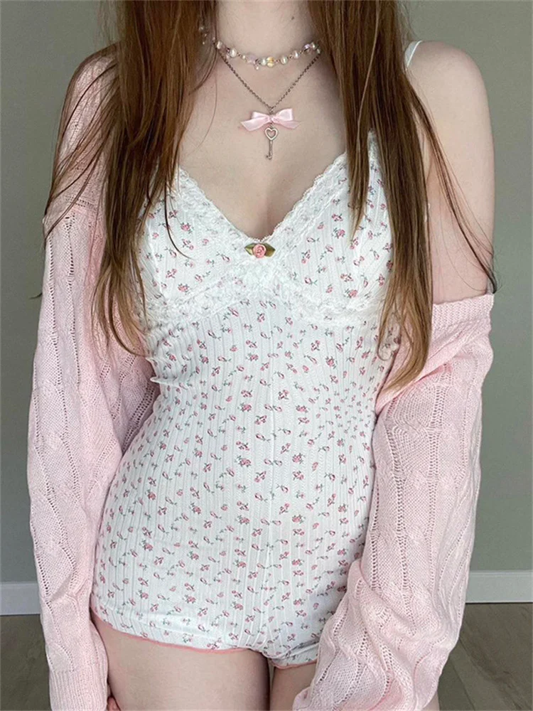 

Женское боди Y2K, милый топ на бретельках с цветочным принтом, женский кружевной Короткий комбинезон, женская сексуальная эстетичная модная футболка с V-образным вырезом