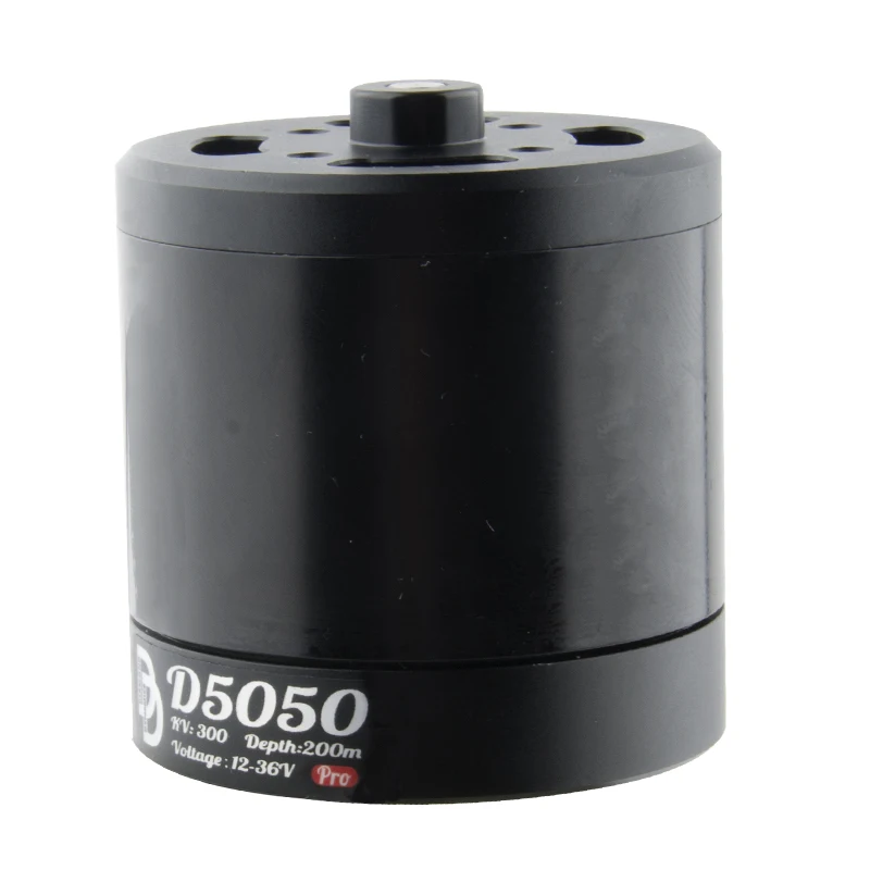 Moteur Brushless D5050 650W 300KV posé sur fond noir, mettant en avant sa finition métallique.
