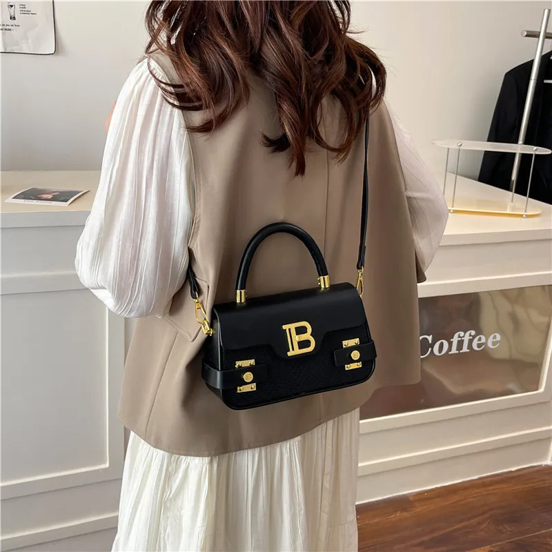 Lady Messenger Bag Chic Commuter Tote Bag For Women High-End Crossbody Messenger With Textured Vintage Finish