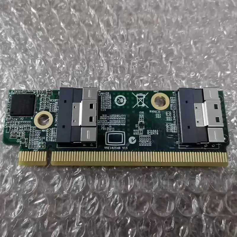 P82F SFF-8654 to PCIe x16 Extension Card Adapters SFF-8654 to PCIe