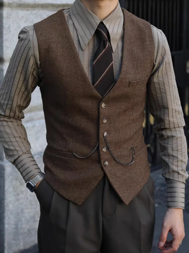 Elegante braune einreihige Woll-Tweed-Hochzeitsanzugweste im britischen Vintage-Stil mit Fischgrätenmuster und Fischgrätenmuster – Detail 5