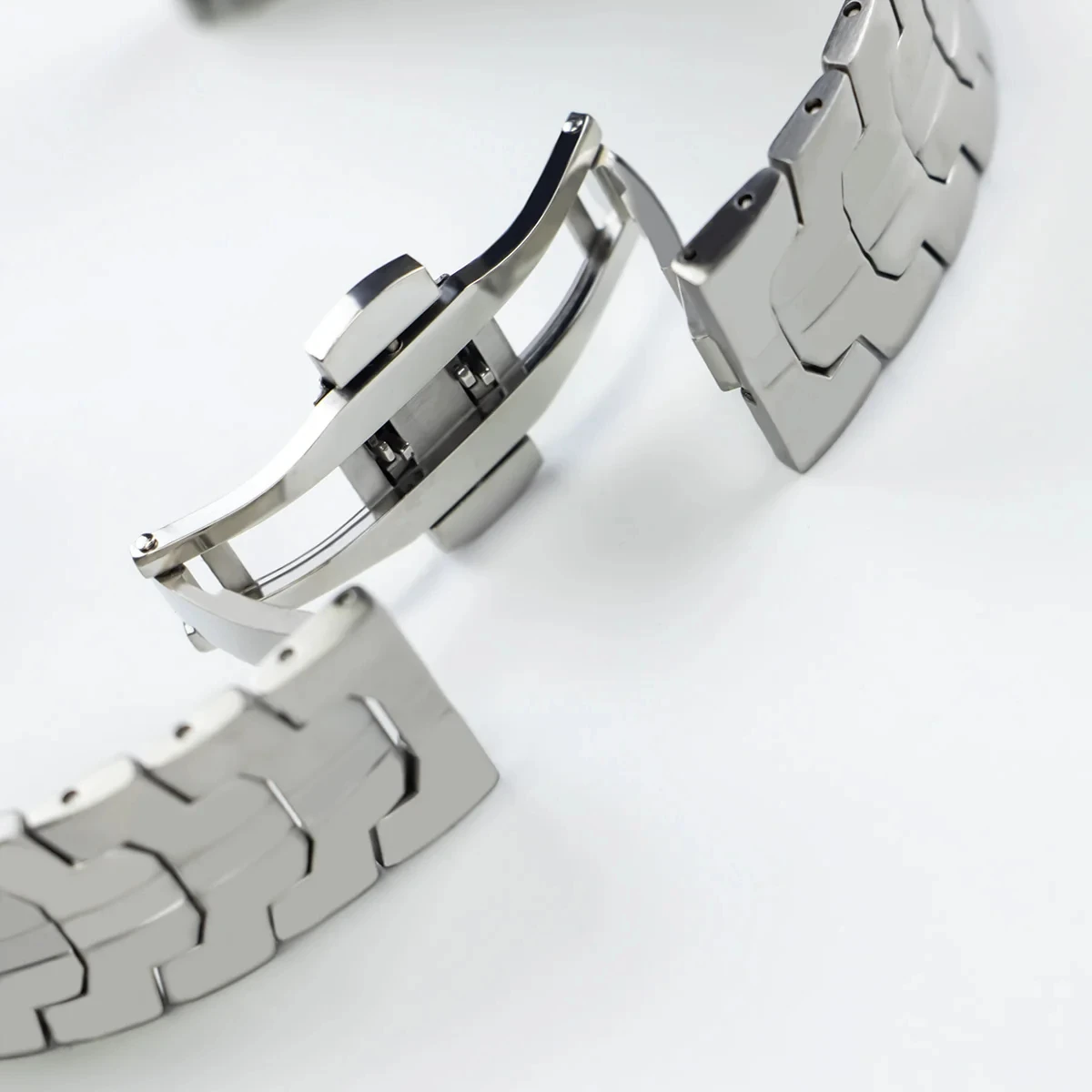 Elegant Stainless Steel Quick Fit Metal Strap, 20mm, No-Gap Design Business Bracelet