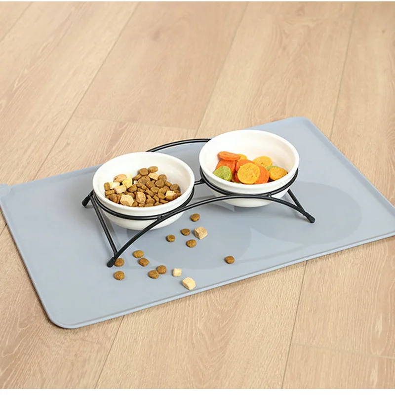 

Portable Silicone Pet Feeding Mat, Dog and Cat Feeder, Pet Bowl Drinking Mat, Feeding Placemat, Outdoor Feeding Supplies, Small