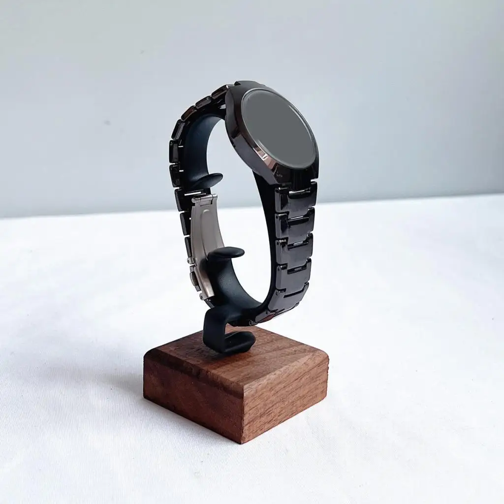Wooden Watch Holder C Shaped Watch Display Stand For Wrist Watches and Bracelets Retail Use
