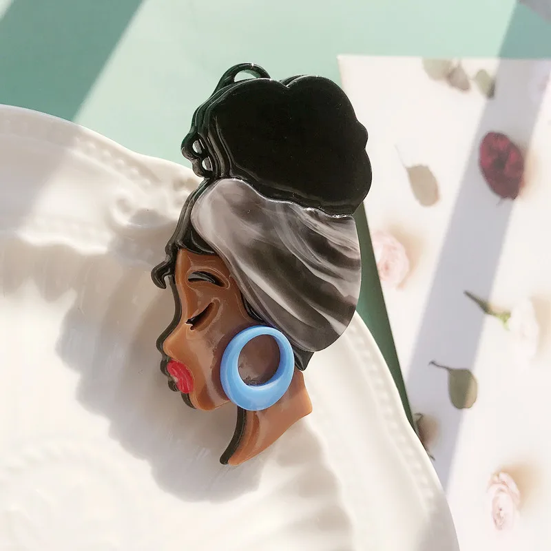 

New Design Unique Lady Figure Acrylic Brooch Pins For Women Girls Brooches Pins Lapel Badges Bag Decorations Party Dress Jewelry
