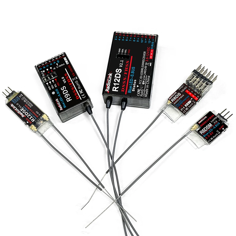 Détail des connecteurs du récepteur RadioLink RC 2.4G 6-12CH avec câbles de liaison