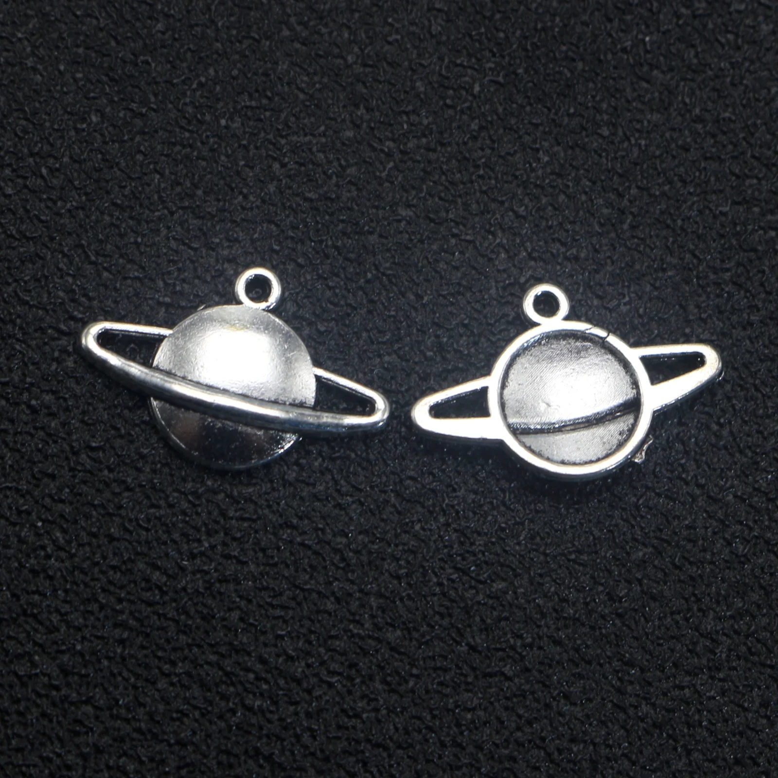 50 Tibet aleación planeta Saturno Cosmos espacio Charms colgante 20mm DIY pendiente