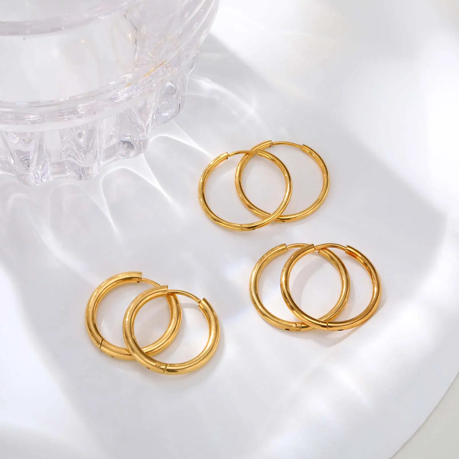 1 Paar runde, kreisförmige, kleine Creolen für Damen und Herren, große Ohrringe aus vergoldetem Edelstahl, hypoallergener Piercing-Schmuck – Detail 5