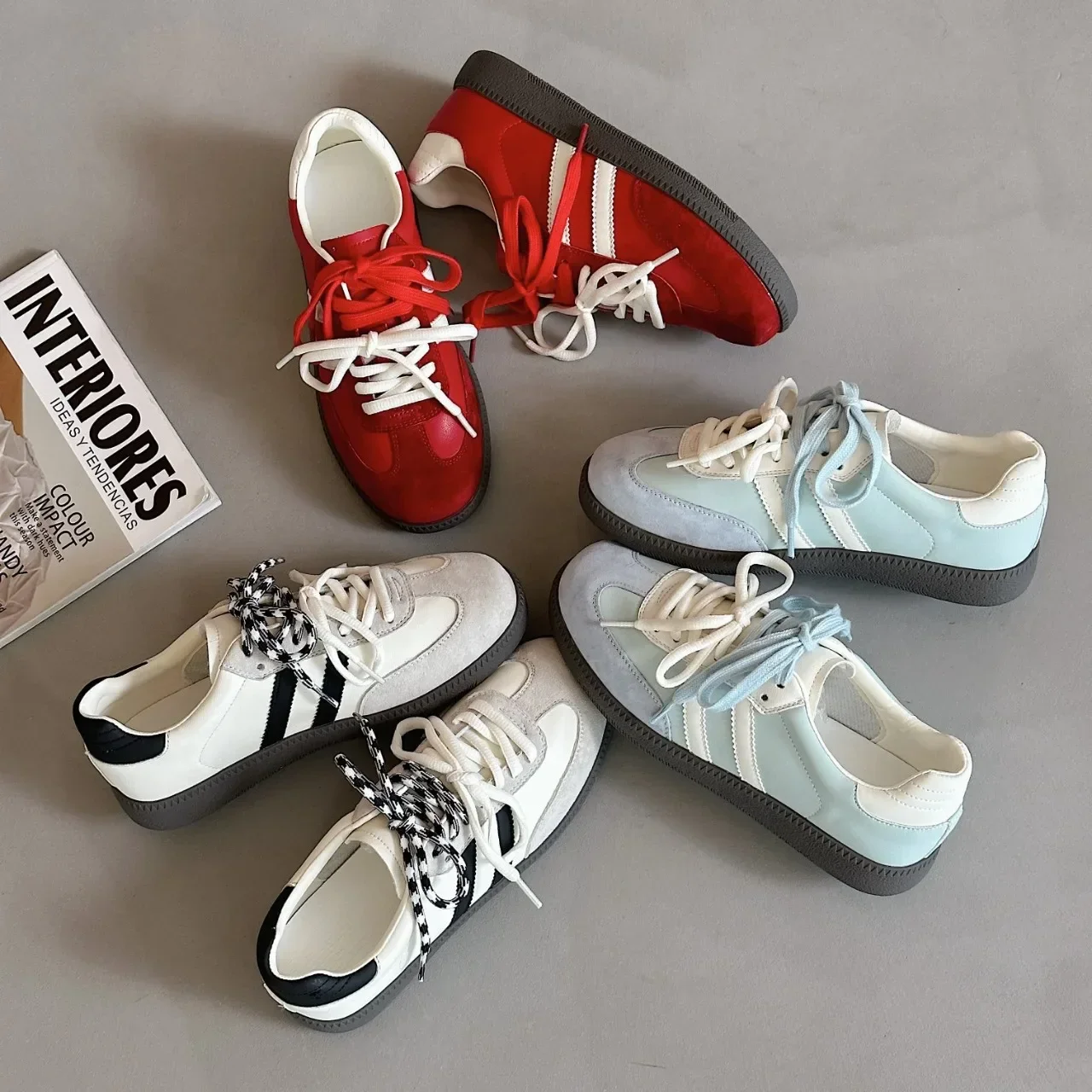 أحذية رياضية نسائية للتنس أحذية مسطحة للسيدات بألو...