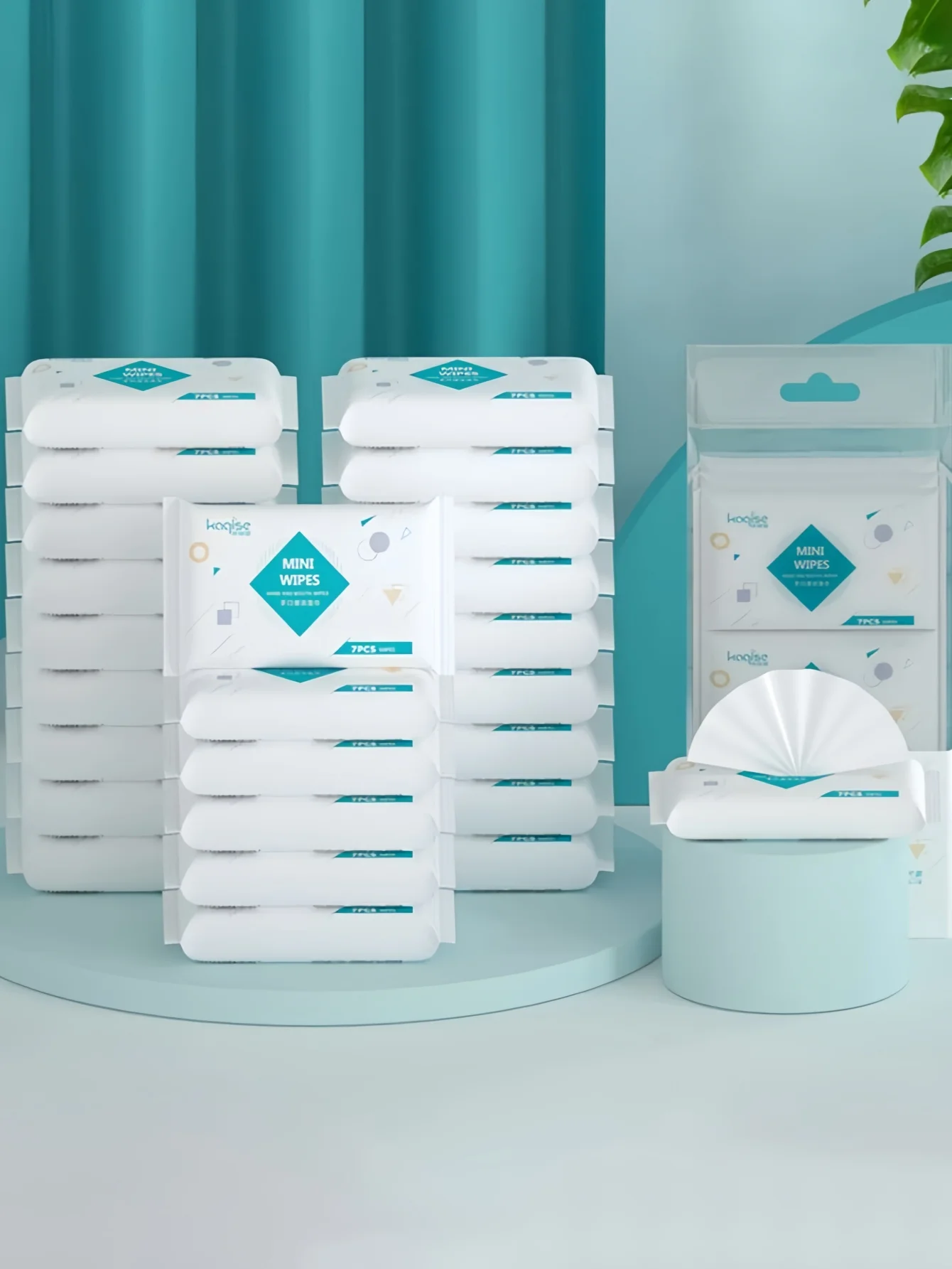 Ultra mini wet wipes, portable small bag, hand mouth wet wipes, extraction style, student cleaning, adult hygiene
