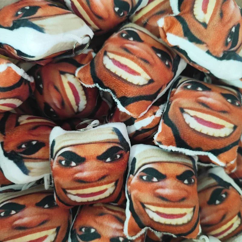 10cm Lustiger Schlüsselanhänger mit Geräuschfunktion Overwatch 2 Held Maugaloa Malosi Mauga ‌ Anhänger-Taschendeko