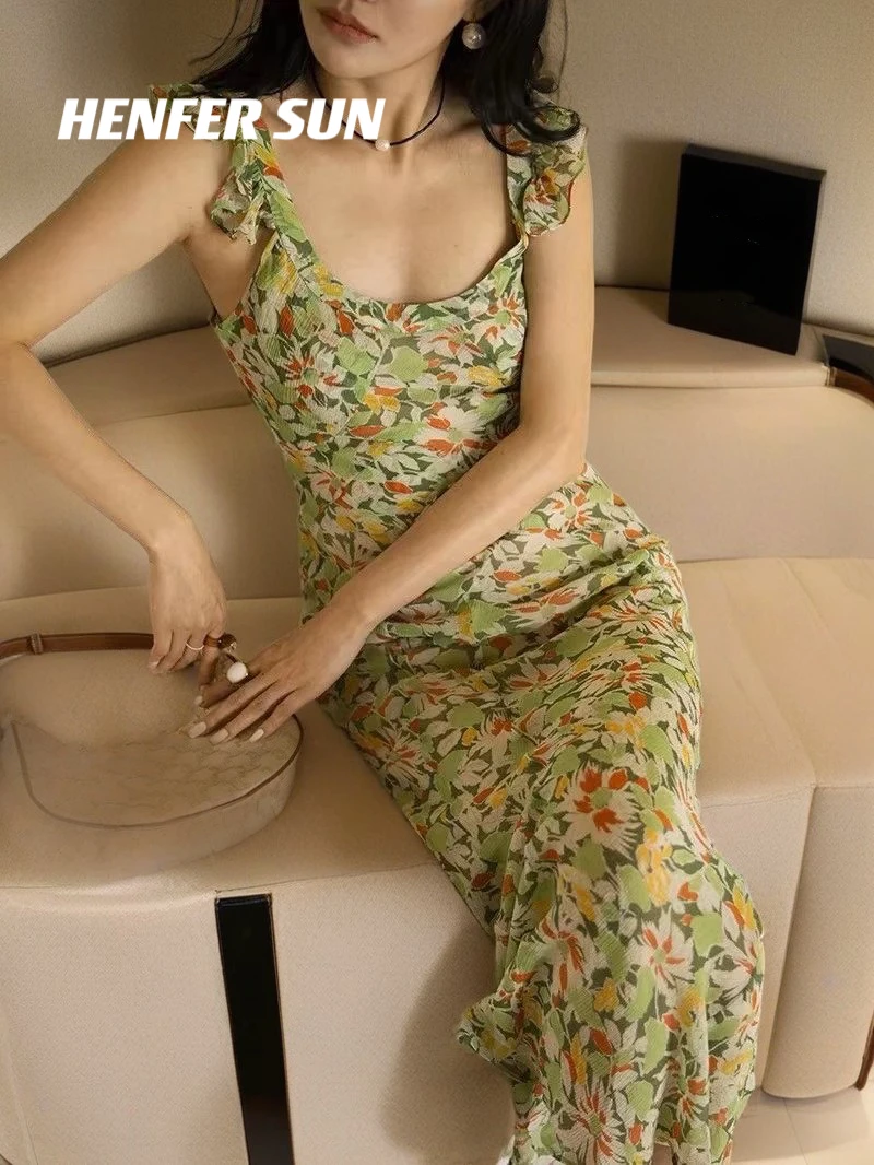 

Платье на бретелях, с цветочным принтом из шелка тутового шелкопряда