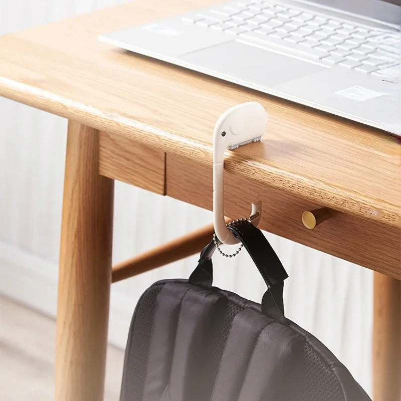 Рисунок 3 - Портативный крючок для пластиковых сумок