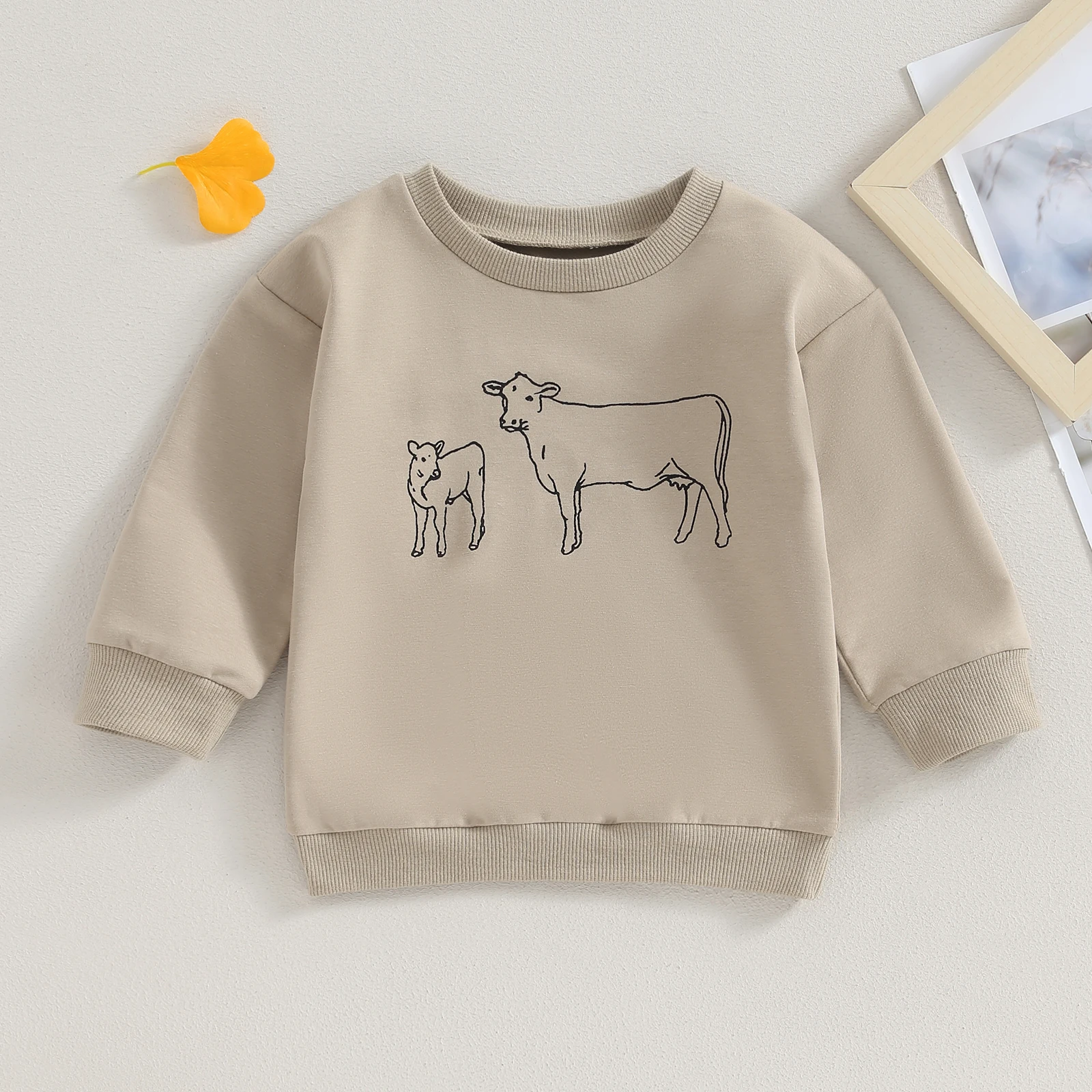 

BeQeuewll Toddler Boys Girls Fall Western Sweatshirt Long Sleeve Round Neck Cattle Print Pullover Loose Tops For 1-4 Years