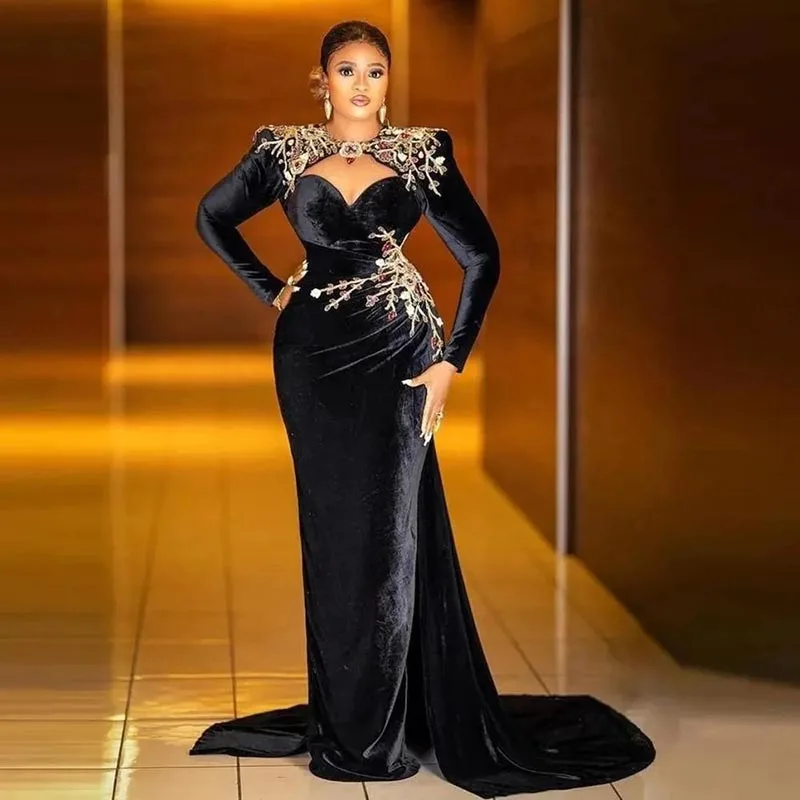 

Black Velvet Mermaid Evening Dresses Plus Size Sweetheart Neckline Long Sleeves African Prom Gowns Appliqued Sweep Train Formal