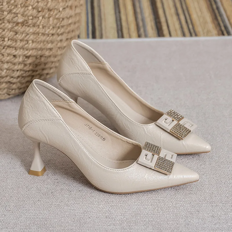 2024 Tidlige forårsnye højhælede, slanke hæle, spidse vanddiamantspænde, bløde læderarbejdssko_voghion.com