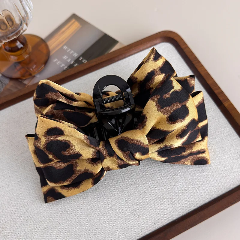 Schleifenclip mit Leopardenmuster: Neue Luxus-Haarspange für Hochsteckfrisur-Stile. Hai-Clip für die Rückseite des Kopfes. Herbst-/Winter-Haar-Accessoires – Detail 10