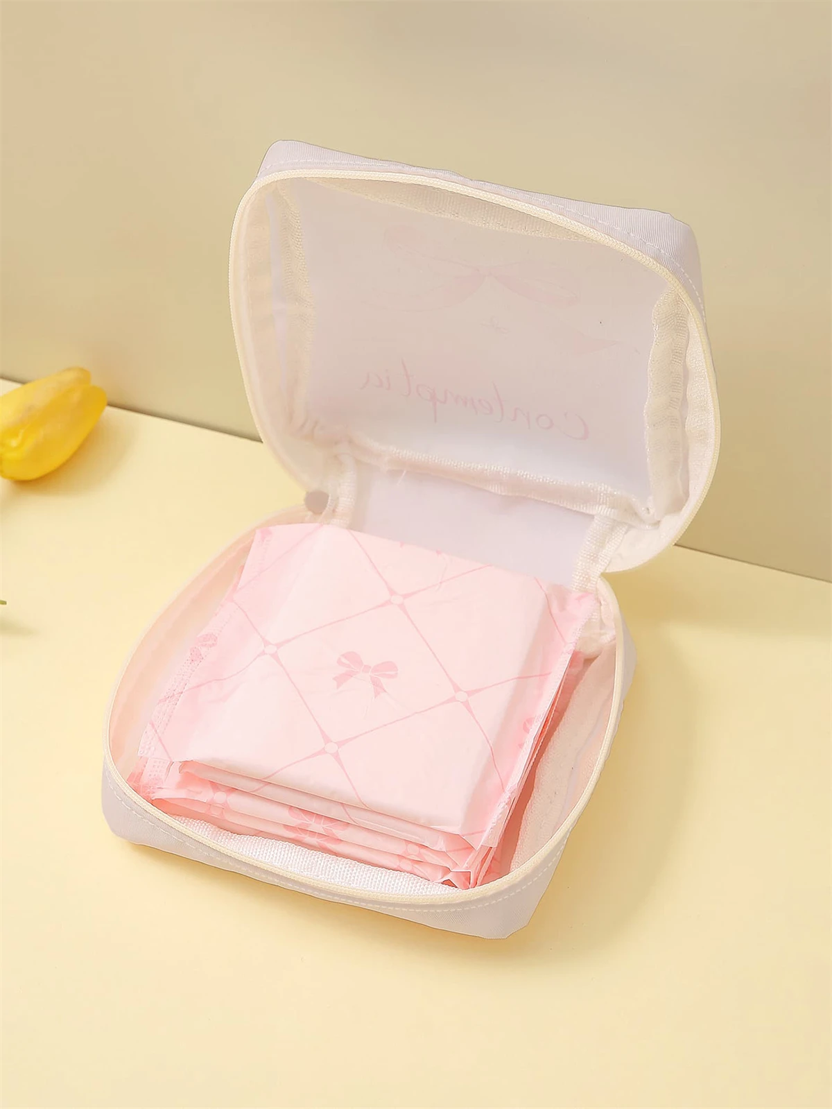 Cartoon pattern printed sanitary napkin storage bag, women's lightweight tissue bag, sanitary tissue bag