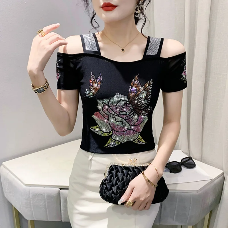 

#6517 черная футболка с открытыми плечами, женская сексуальная клубная короткая футболка с цветочным принтом со стразами, женская футболка с вырезом лодочкой и коротким рукавом, лето