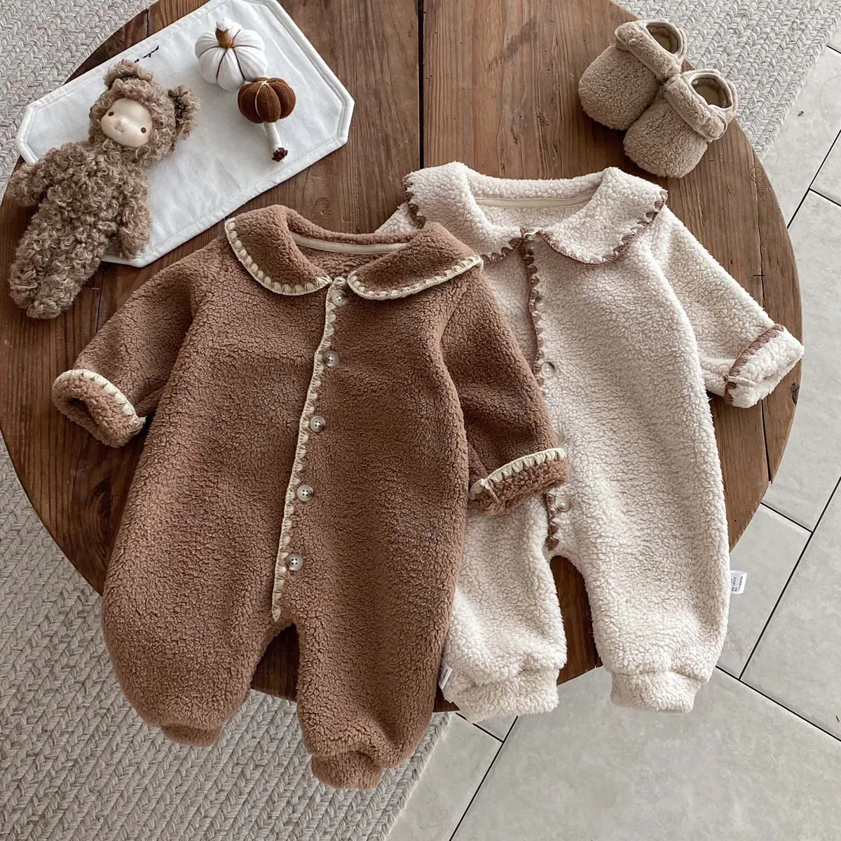Description Picture 2 of itemBaby's winter lapel fleece-lined long-sleeved jumpsuit, male and female baby plush long-sleeved jumpsuit, very suitable for goin