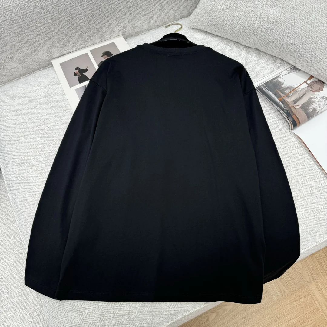 Рисунок 2 - Женская Классическая футболка ручной работы с цветами