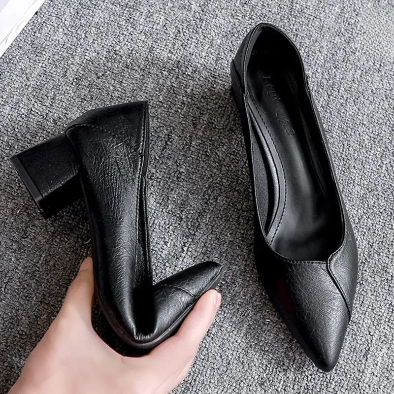 Black chunky heel [3cm]]